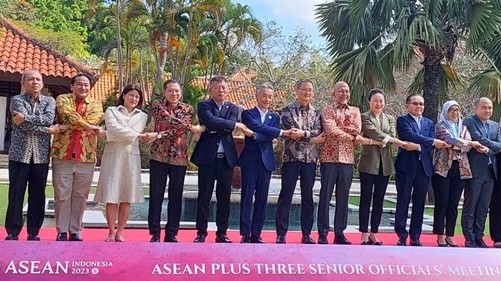 Ambassador Vu Ho attends ASEAN Senior Officials' Meetings in Indonesia