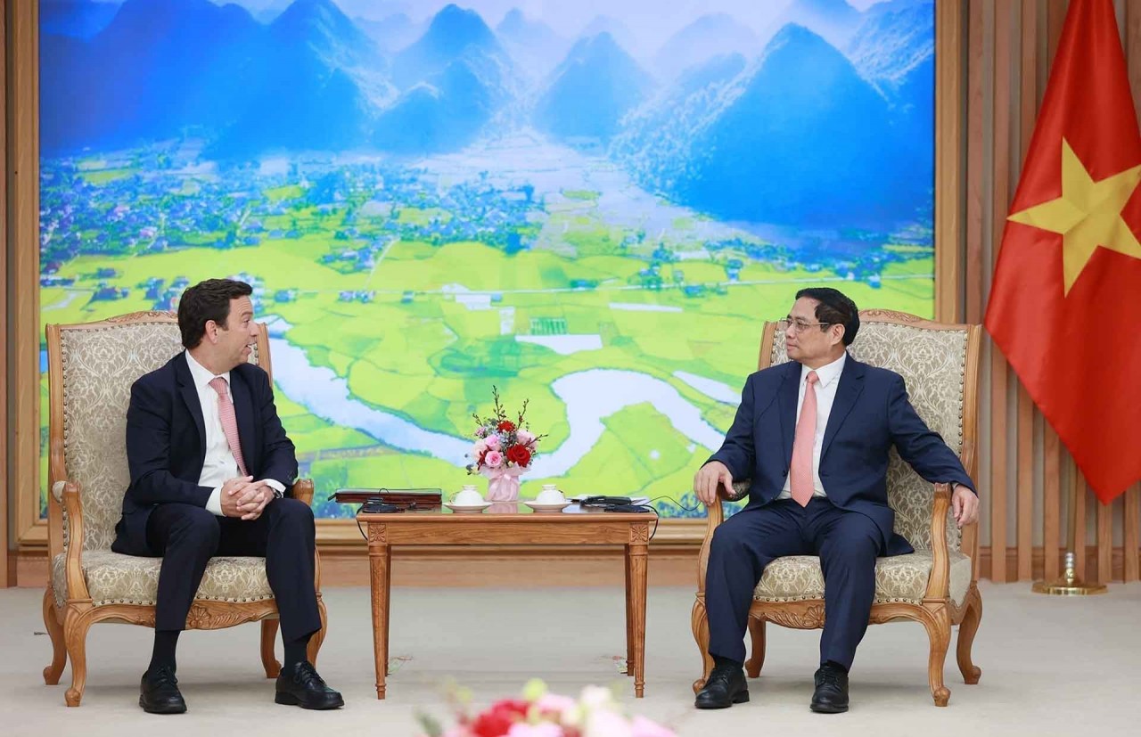 Prime Minister Pham Minh Chinh receives Abbott's Chairman Robert Ford