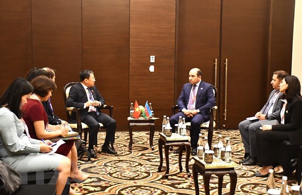 Vietnam’s delegation meets with foreign representatives on occasion of AIPA-44