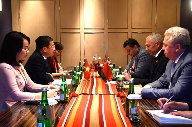 Vietnam’s delegation meets with foreign representatives on occasion of AIPA-44