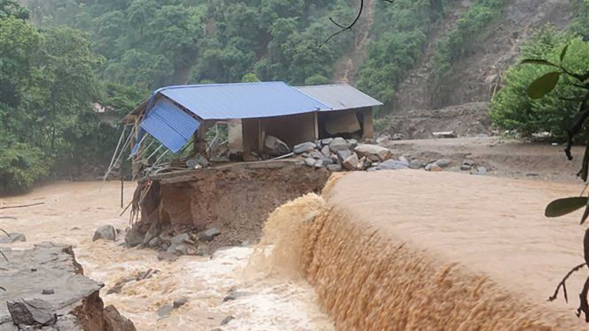 Vietnam among countries with highest number of child displacements due to natural disasters