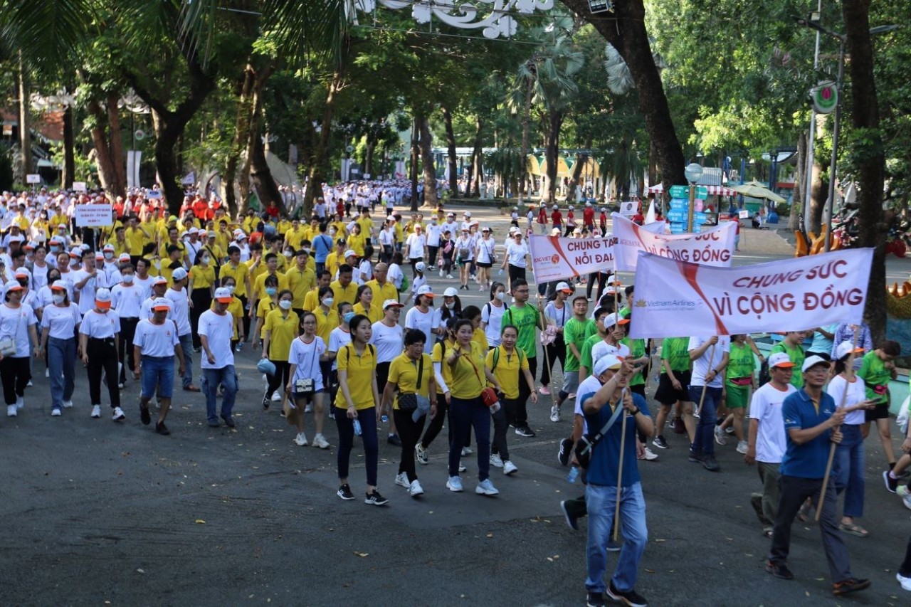 5,000 join charity walk for AO/dioxin victims in HCM City. (Photo: VNA)
