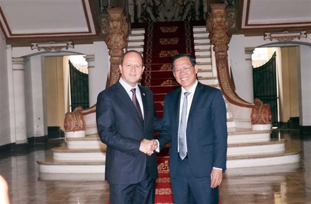 HCM City's Chairman Phan Van Mai receives Israeli Minister of Economy and Industry Nir Barkat