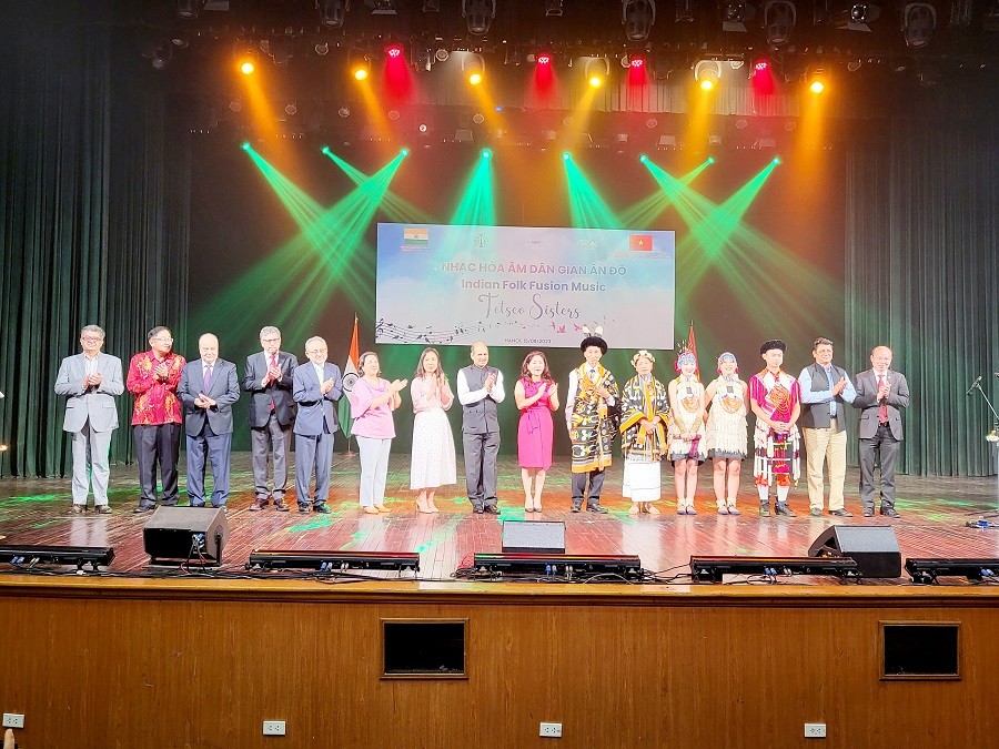 Fascinating night of folk, contemporary music marks Indian Independence Day in Hanoi