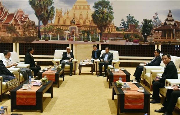 Lao PM appreciates Vietnamese firm’s support for social welfare in Laos