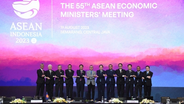 Vietnam contributes to intra-bloc economic cooperation at AEM-55