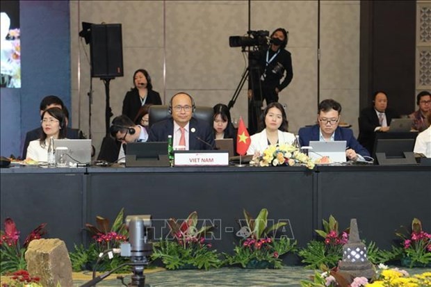 Vietnamese delegation attended AEM consultations with partners in Indonesia