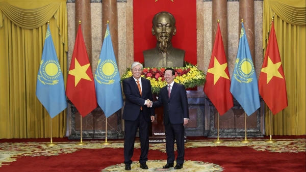 Kazakh President leaves Hanoi, concludes Vietnam visit