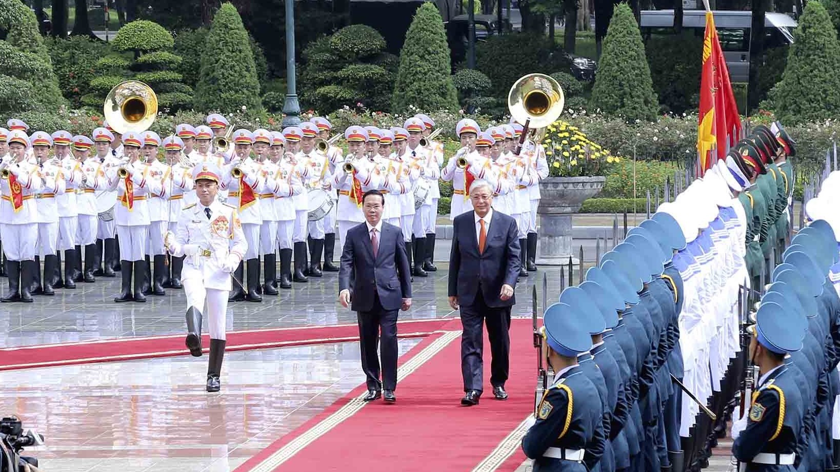Review on external affairs from Aug. 21-27: Visits to Vietnam by Kazakh President and President of Belgian Senate; Vietnam-Australian FMs’Meeting