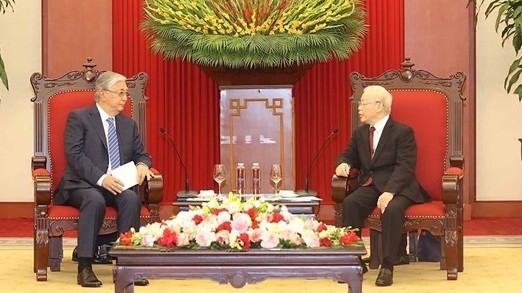 General Secretary Nguyen Phu Trong receives Kazakh President Kassym-Jomart Tokayev