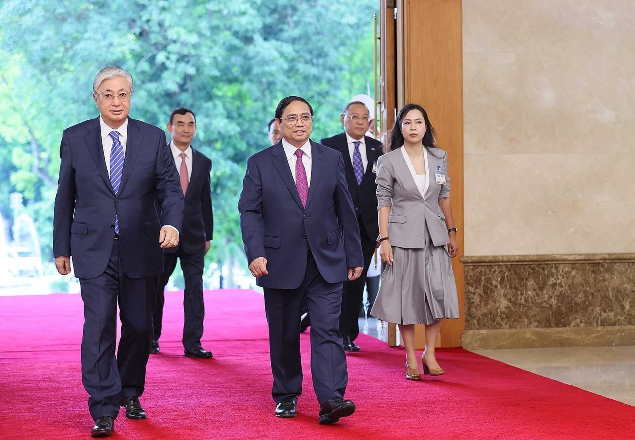 Prime Minister Pham Minh Chinh meets with President of Kazakhstan