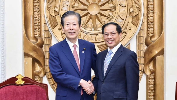 Foreign Minister Bui Thanh Son receives Chief Representative of Japan's Komeito party