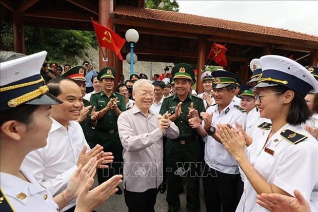 Party General Secretary visits Huu Nghi International Border Gate