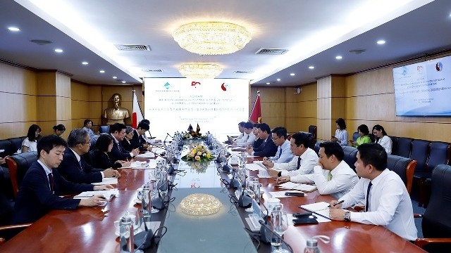 Vietnam, Japan Ministers discuss on cooperation in ocean waste management