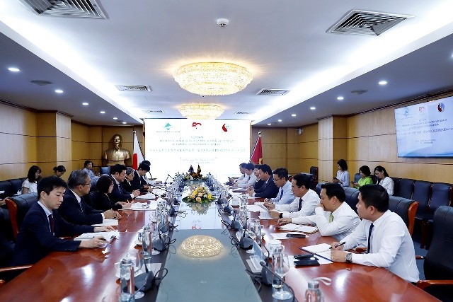 Vietnam, Japan Ministers cooperate in ocean waste management