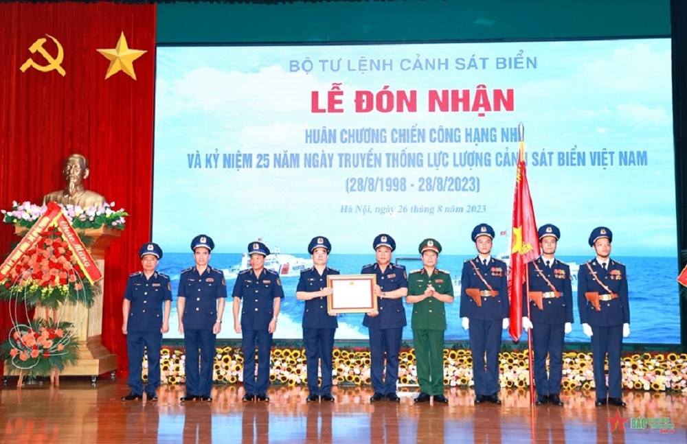 Vietnam Coast Guard honoured for outstanding performance in drug combat