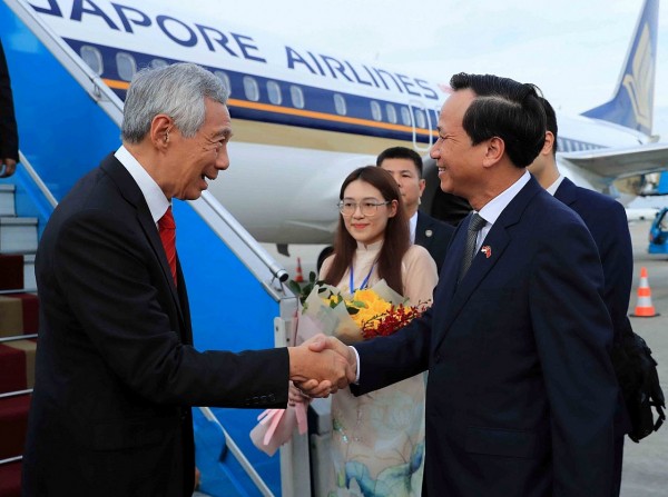 Singaporean PM Lee Hsien Loong begins official visit to Vietnam