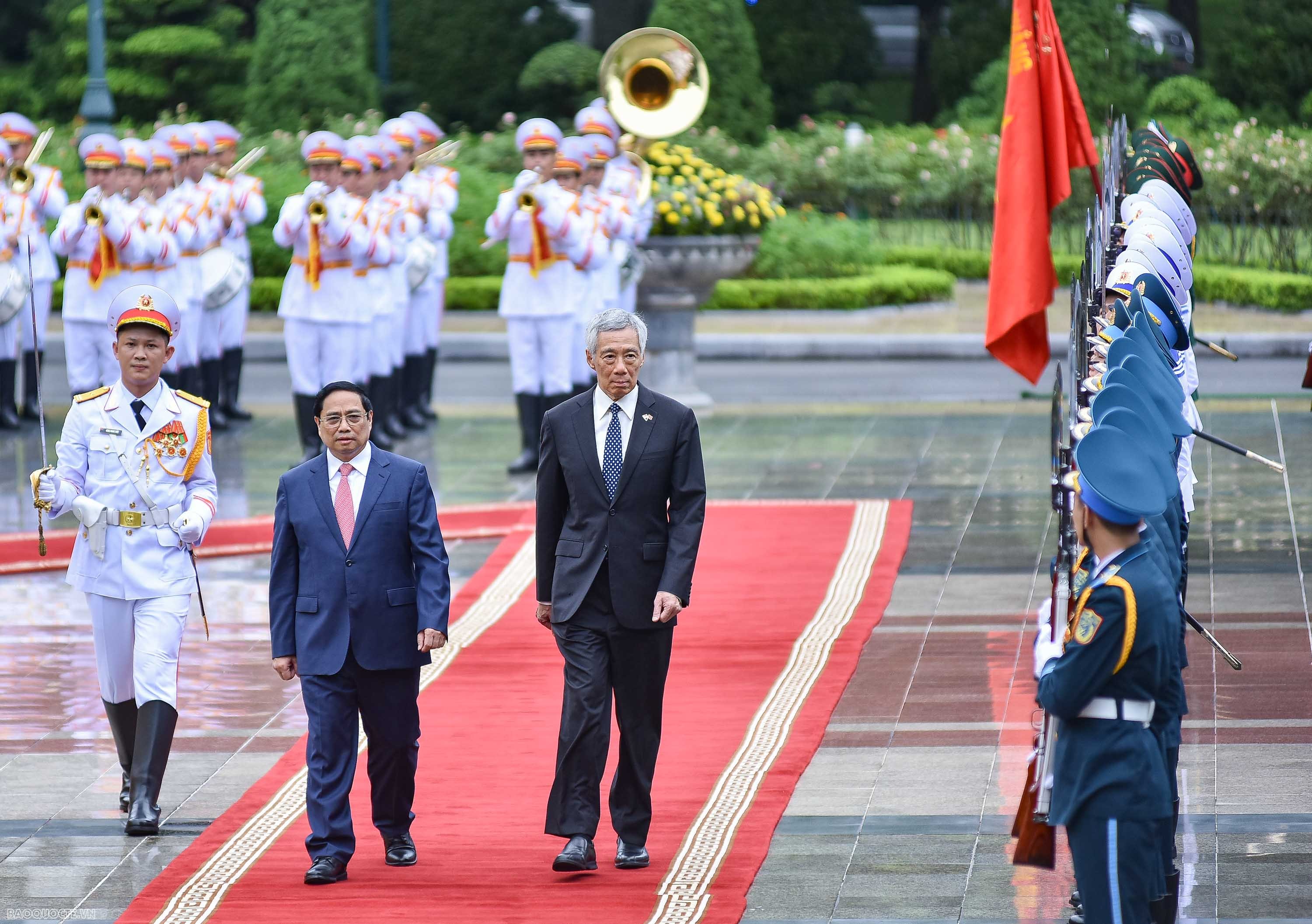 Official welcome ceremony held for Singaporean Prime Minister Lee Hsien Loong