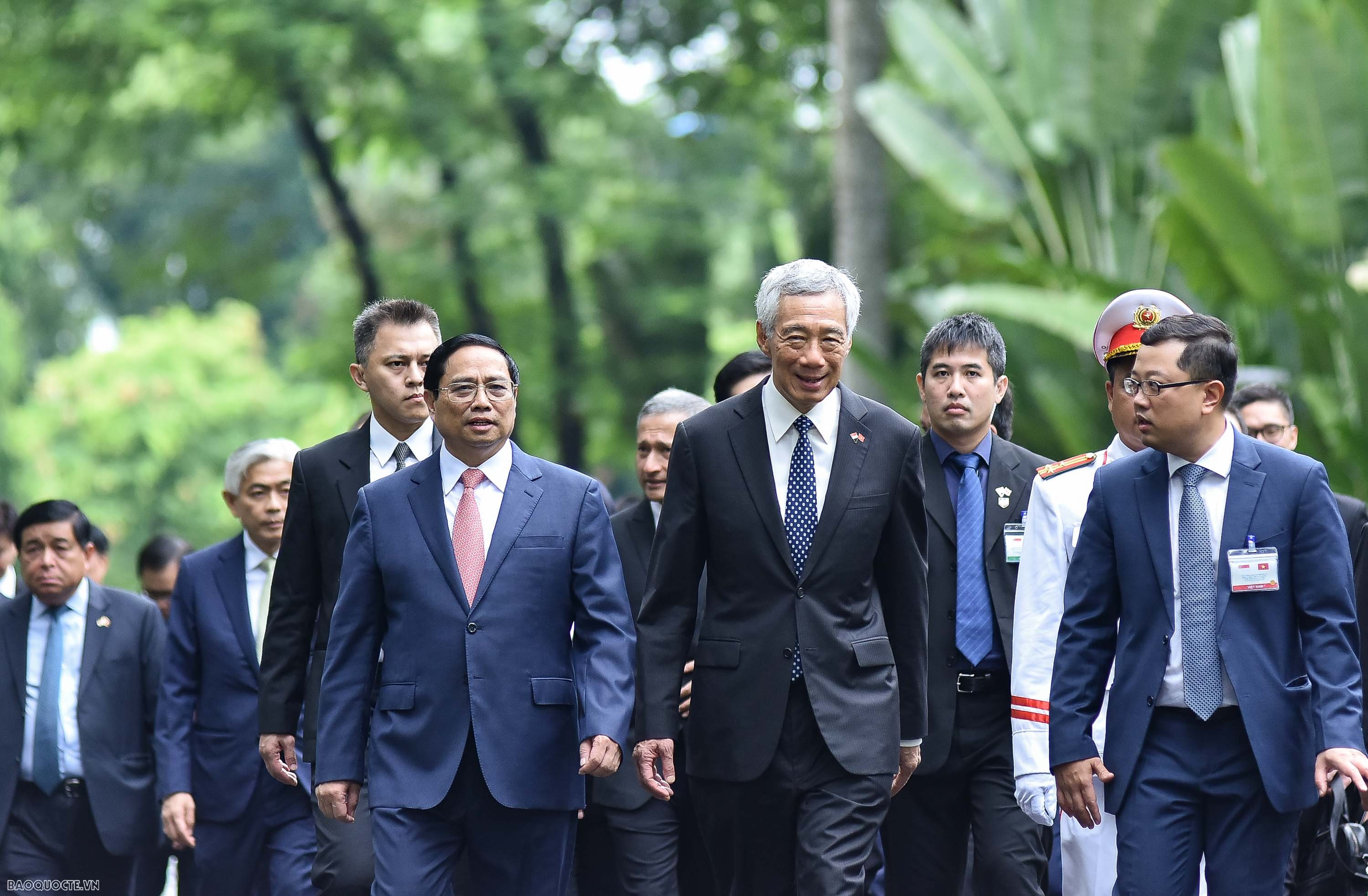 Official welcome ceremony held for Singaporean Prime Minister Lee Hsien Loong