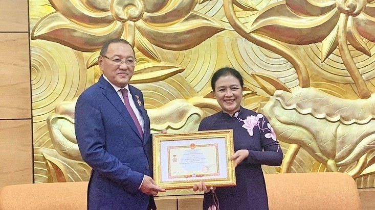 Kazakh Ambassador Yerlan Baizhanov awarded Friendship medal