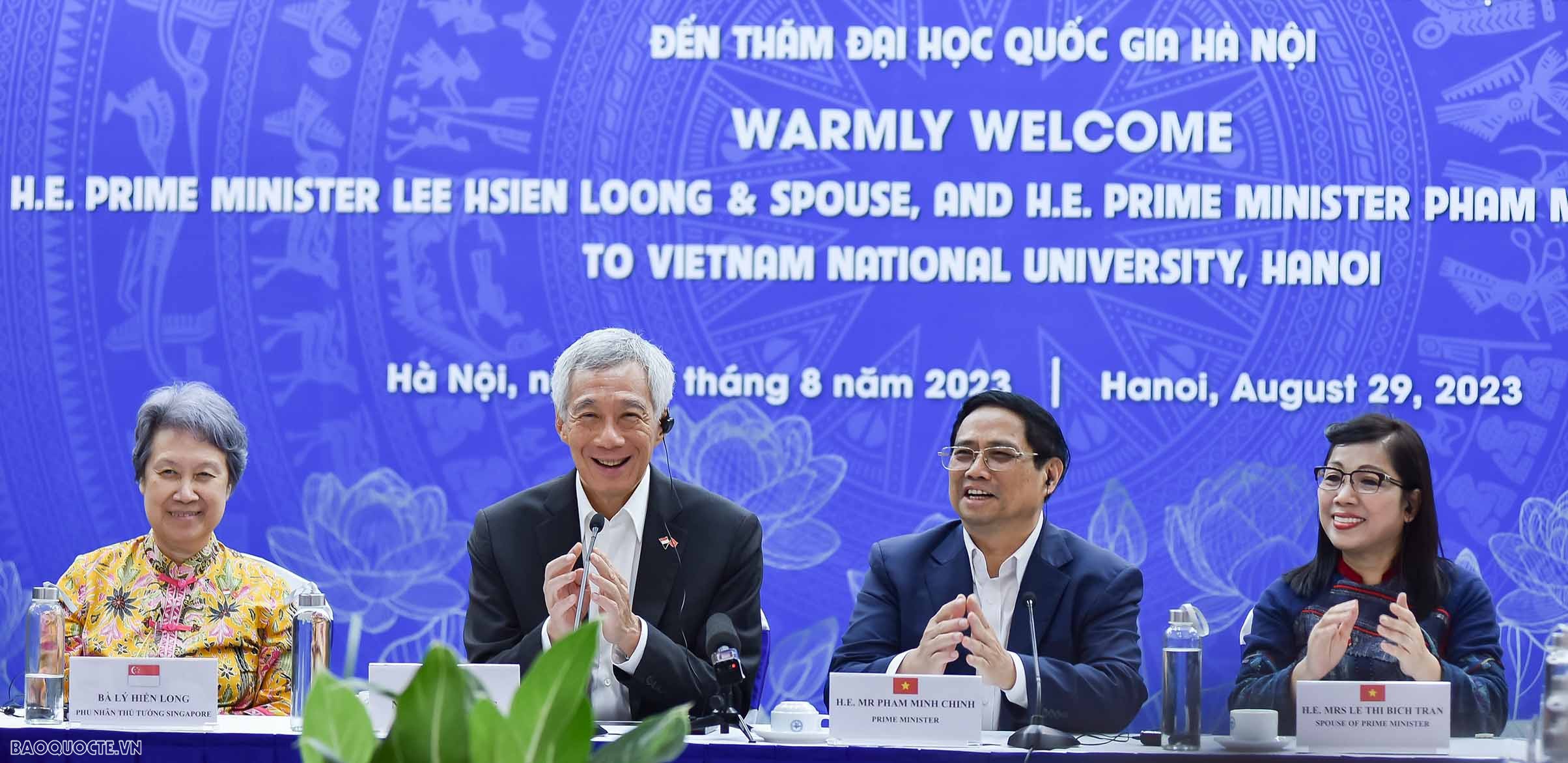 Vietnamese, Singaporean PMs meet with students in Hanoi Vietnamese, Singaporean PMs meet with students in Hanoi
