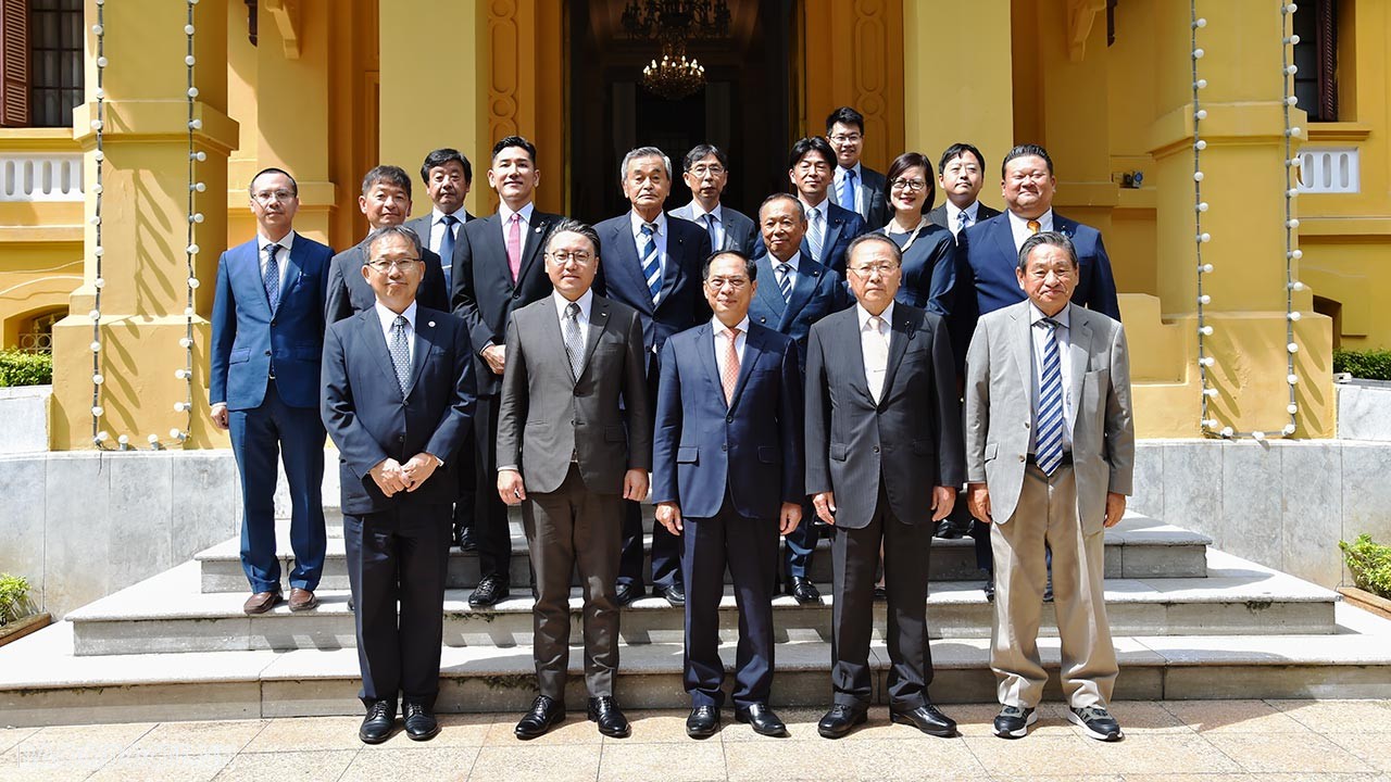 Foreign Minister Bui Thanh Son receives Govenor of Japan's Nagasaki prefecture