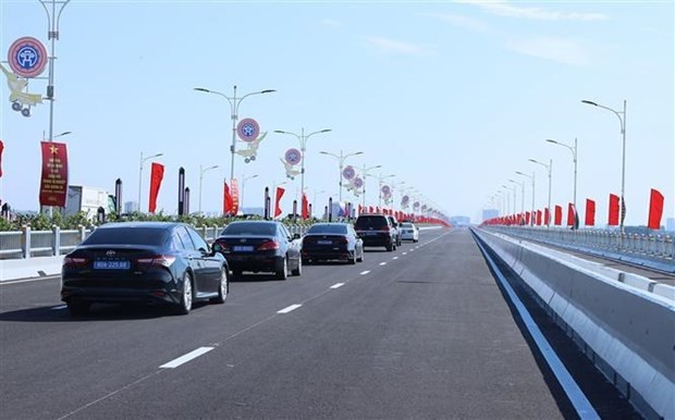 PM attends inauguration of second-phase Vinh Tuy bridge