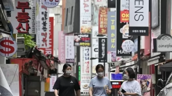 Koreans' income peaks at 45, falls into red at 61