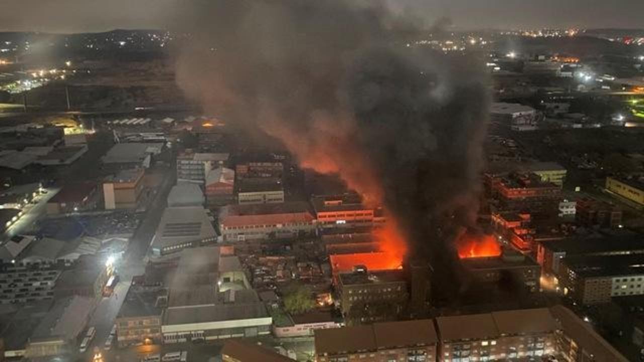 Vụ hỏa hoạn ở thành phố Johannesburg ngày 31/8 cướp đi sinh mạng của 74 người. (Nguồn: New York Times)