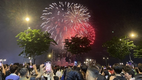 Images of Ho Chi Minh City residents enjoy fireworks in celebration of National Day