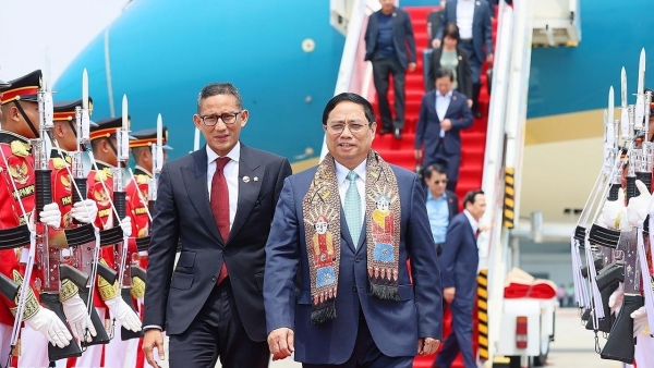 Prime Minister arrives in Jakarta to attend 43rd ASEAN Summit