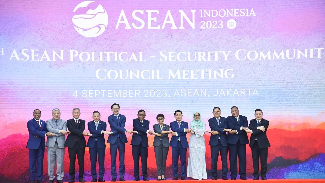 ASEAN Coordinating Council discuss ways to speed up decision-making process