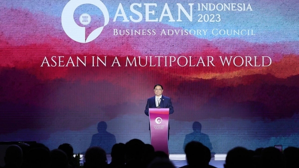 Prime Minister delivers speech at ASEAN Business and Investment Summit