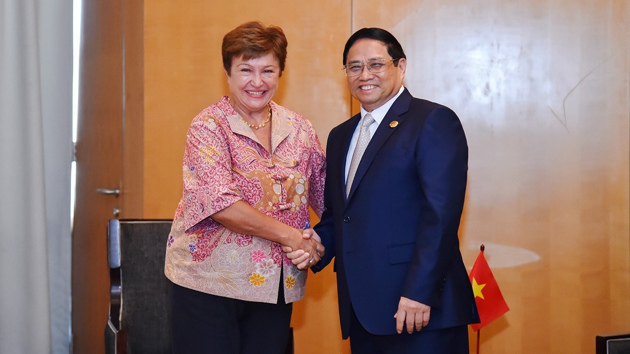 PM Pham Minh Chinh meets with IMF Managing Director in Indonesia