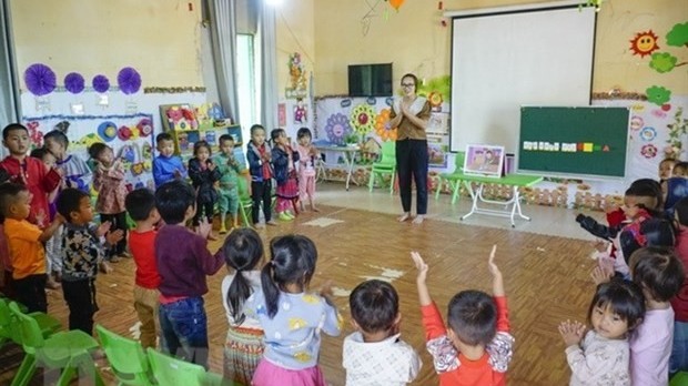 Teachers learn ethnic language to better educate students