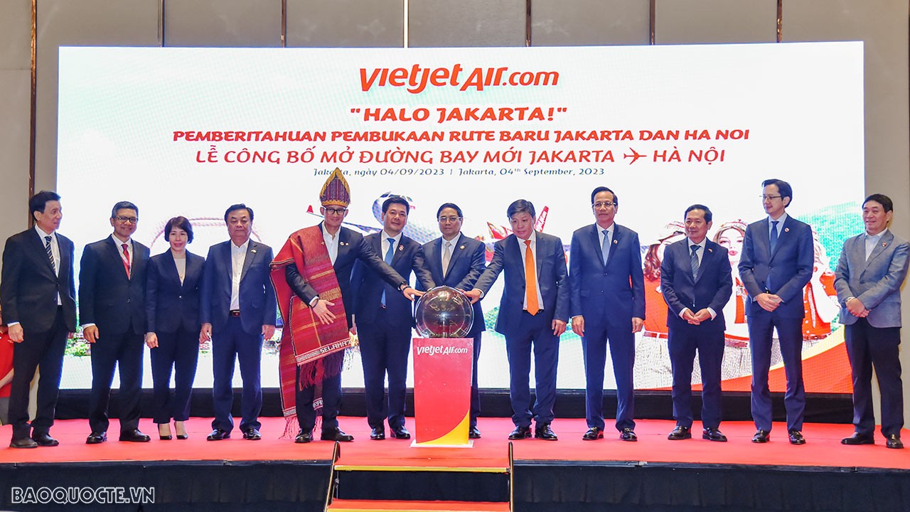 PM Pham Minh Chinh attended launching ceremony of Hanoi - Jakarta direct flight