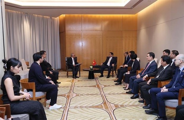 PM Pham Minh Chinh receives leaders of major enterprises of Indonesia