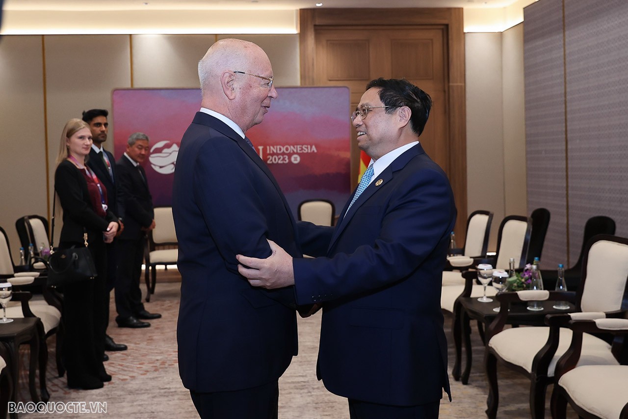 Ngày 5/9, Thủ tướng Phạm Minh Chính đã có cuộc gặp với Chủ tịch Diễn đàn Kinh tế thế giới (WEF) Klaus Schwab nhân dịp tham dự Hội nghị Cấp cao ASEAN-43 tại Jakarta, Indonesia. (Ảnh: Anh Sơn)