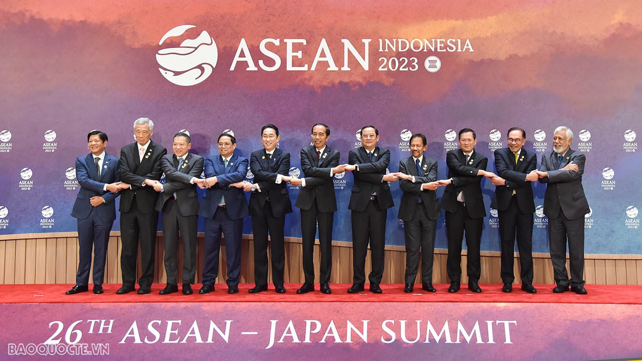 PM Pham Minh Chinh attends Summits between ASEAN and China, RoK, Japan in Jakarta