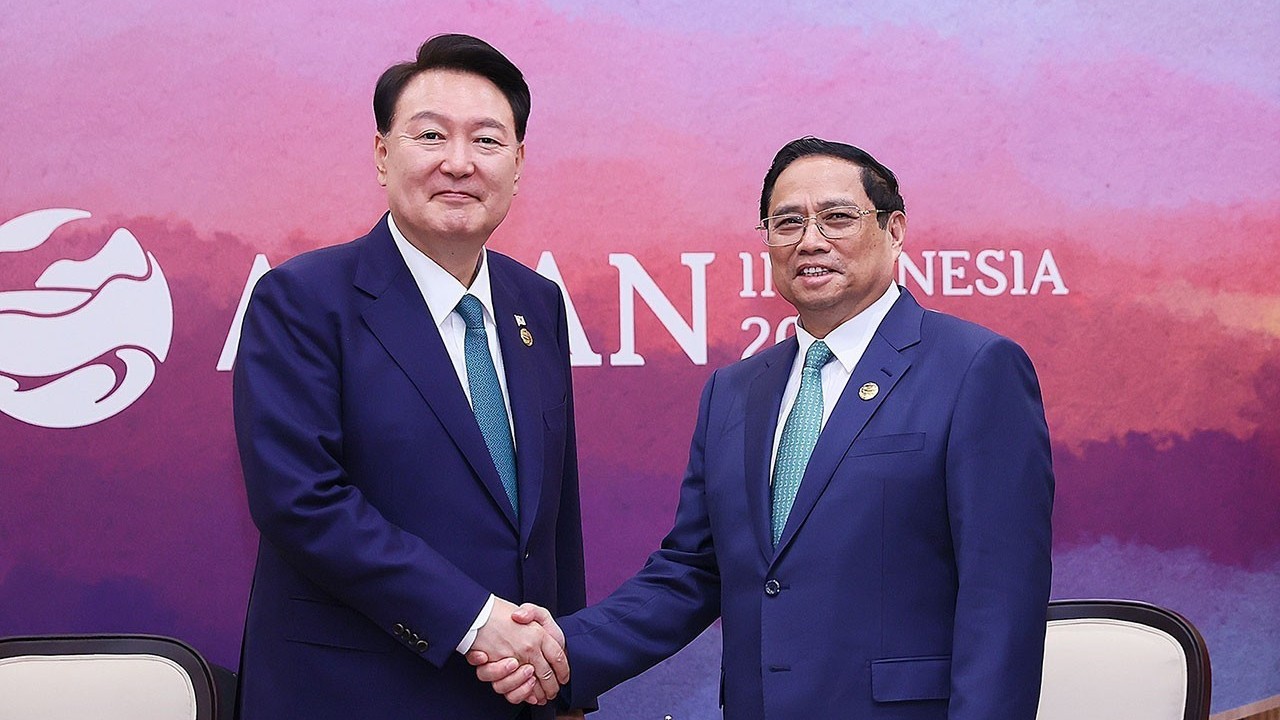 PM Pham Minh Chinh meets RoK President Yoon Suk Yeol in Jakarta