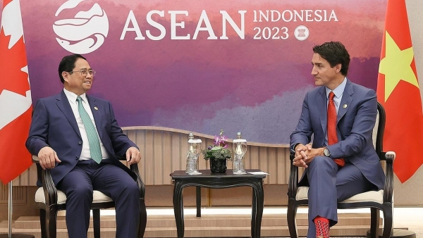 Vietnam, Canada Prime Ministers meet on occasion of 43rd ASEAN Summit