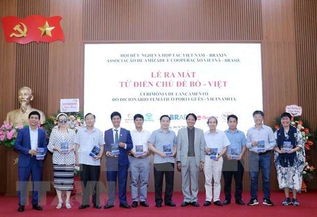 Portuguese - Vietnamese dictionary introduced in Hanoi