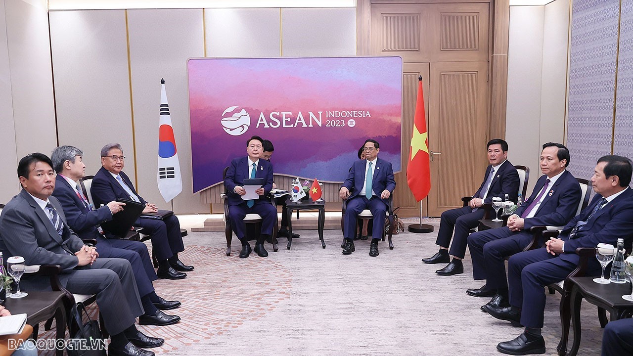 PM Pham Minh Chinh meets RoK President Yoon Suk Yeol in Jakarta