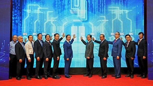 Deputy PM Tran Hong Ha attends Electronics and Semiconductor Centre's launch