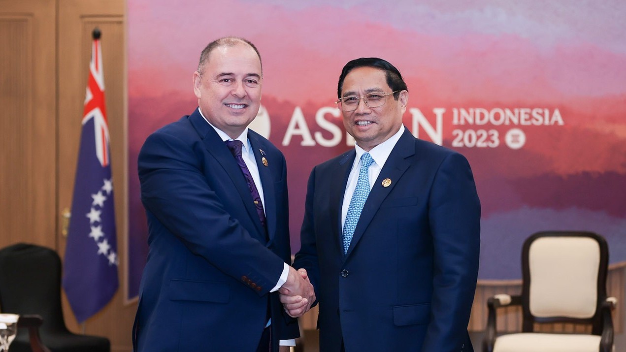PM Pham Minh Chinh meets counterpart from the Cook Islands in Jakarta