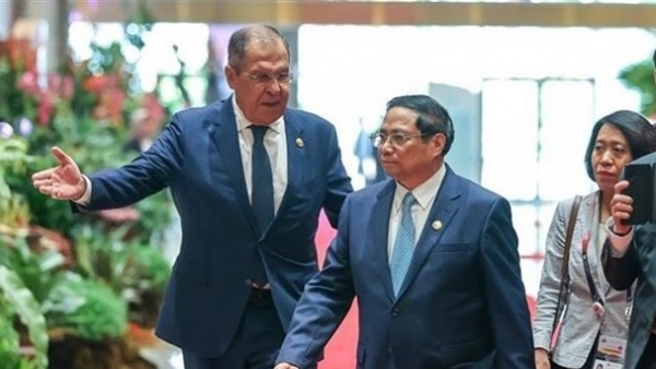 Prime Minister Pham Minh Chinh meets Russian Foreign Minister in Jakarta