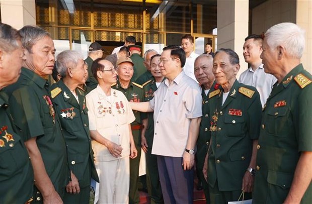 NA Chairman meets with ex-revolutionaries from Nghe An province