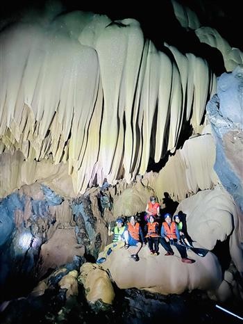 The majestic beauty of the Son Nu (mountain girl) cave. (Photo: VNA)