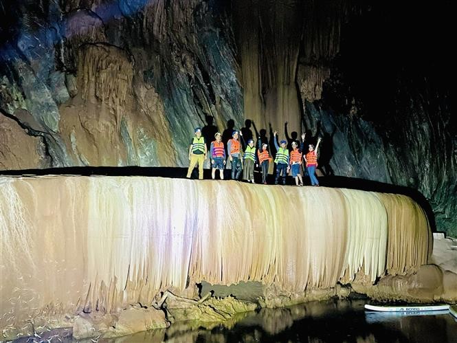 Locals call the area the Son Nu (mountain girl) cave. (Photo: VNA)