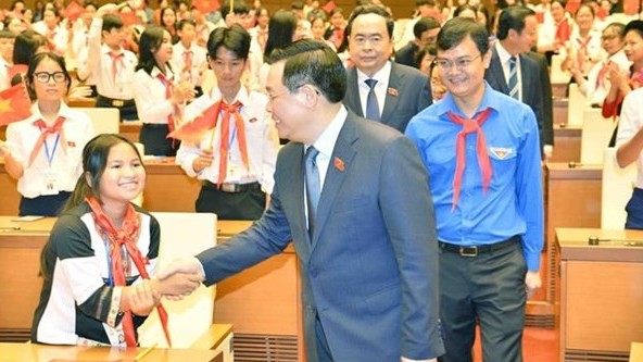 Top legislator attends first 'Children's National Assembly' mock session